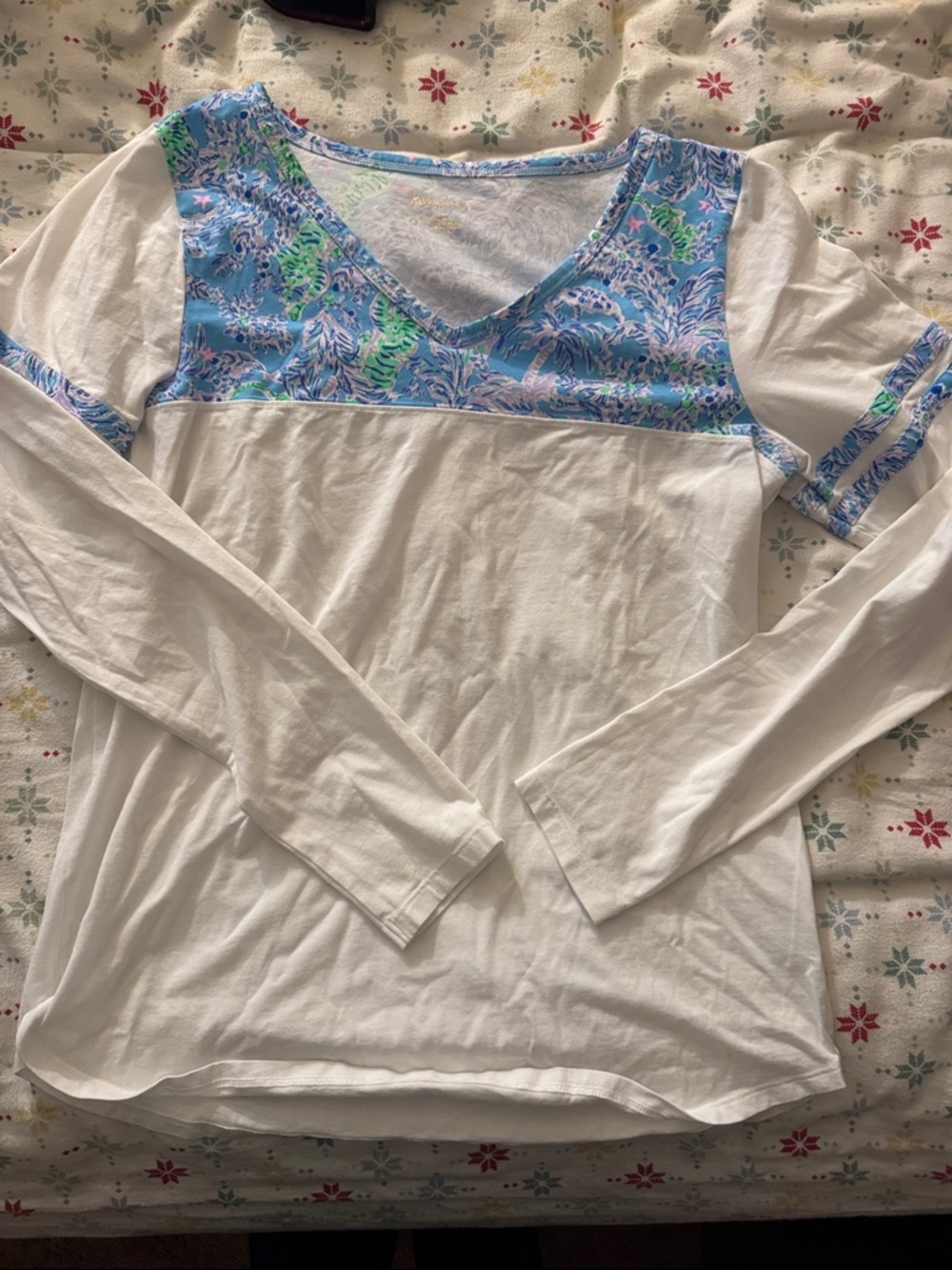 Lilly Pulitzer round bottom hem shirt